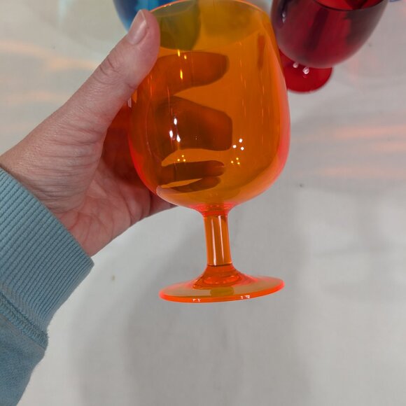 Stackable Plastic Wine Glasses - Picture 2 of 3